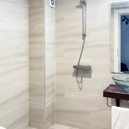 студио черно и бяло Apartment *