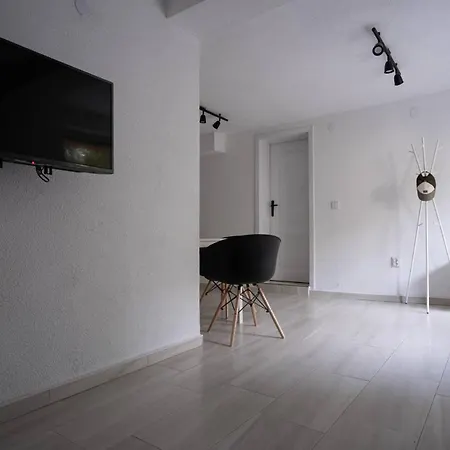 студио черно и бяло *